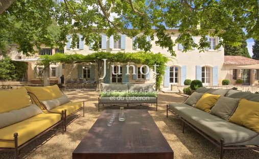 Country House in Saint-Rémy-de-Provence, Provence-Alpes-Côte d'Azur, France 1