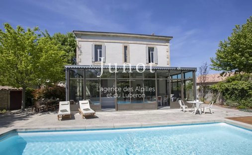 House in Saint-Rémy-de-Provence, Provence-Alpes-Côte d'Azur, France 1