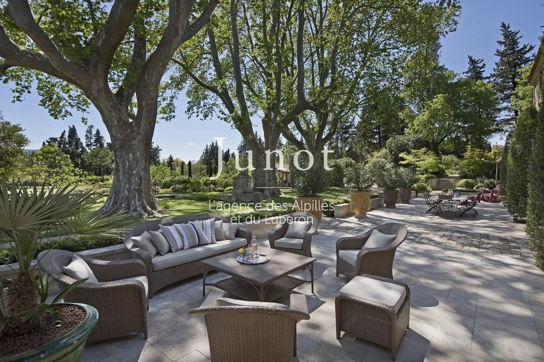 Casa di campagna a Saint-Remy-de-Provence, Provenza-Alpi-Costa Azzurra, Francia 4 - 13689159