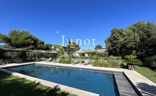 Country House in Eygalières, Provence-Alpes-Côte d'Azur, France 1