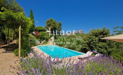 Country House in Les Baux-de-Provence, Provence-Alpes-Côte d'Azur, France 1