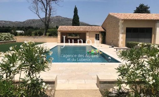Country House in Eygalières, Provence-Alpes-Côte d'Azur, France 1