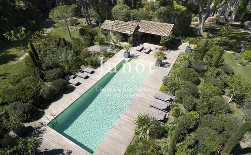 Country House in Saint-Rémy-de-Provence, Provence-Alpes-Côte d'Azur, France 1
