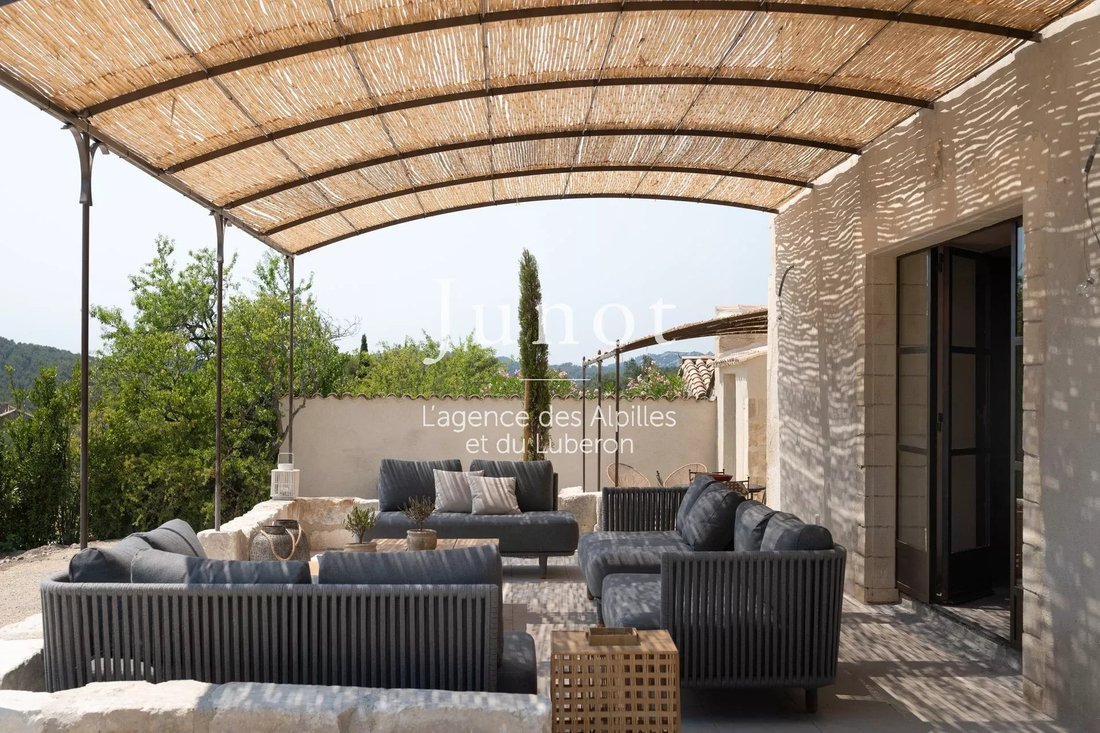 Country House in Les Baux-de-Provence, Provence-Alpes-Côte d'Azur, France 4 - 13687912