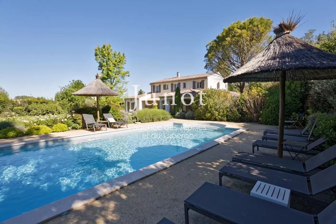 Villa in Saint-Rémy-de-Provence, Provence-Alpes-Côte d'Azur, France 1 - 13686941
