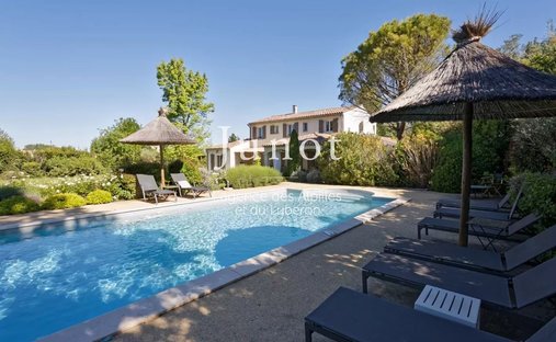 Villa in Saint-Rémy-de-Provence, Provence-Alpes-Côte d'Azur, France 1