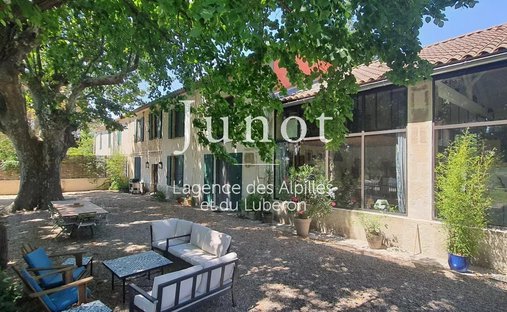 Country House in Arles, Provence-Alpes-Côte d'Azur, France 1
