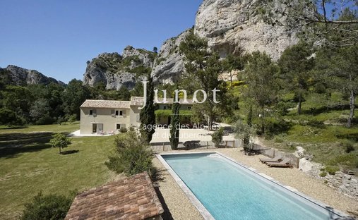 House in Saint-Rémy-de-Provence, Provence-Alpes-Côte d'Azur, France 1