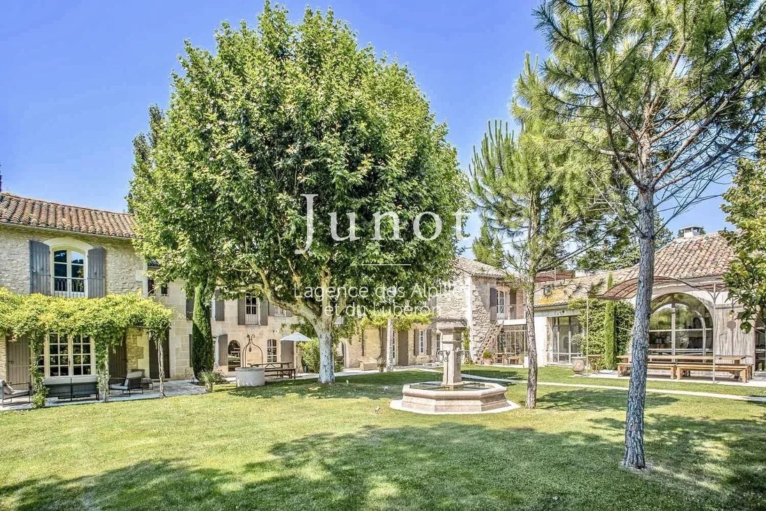 Country House in Saint-Rémy-de-Provence, Provence-Alpes-Côte d'Azur, France 2 - 13689035