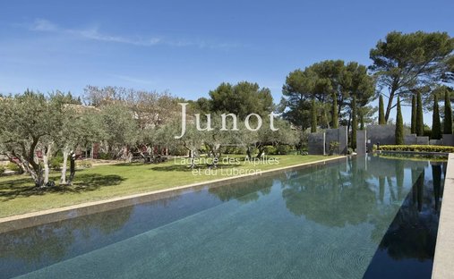 Country House in Saint-Rémy-de-Provence, Provence-Alpes-Côte d'Azur, France 1