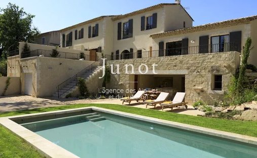 House in Saint-Rémy-de-Provence, Provence-Alpes-Côte d'Azur, France 1
