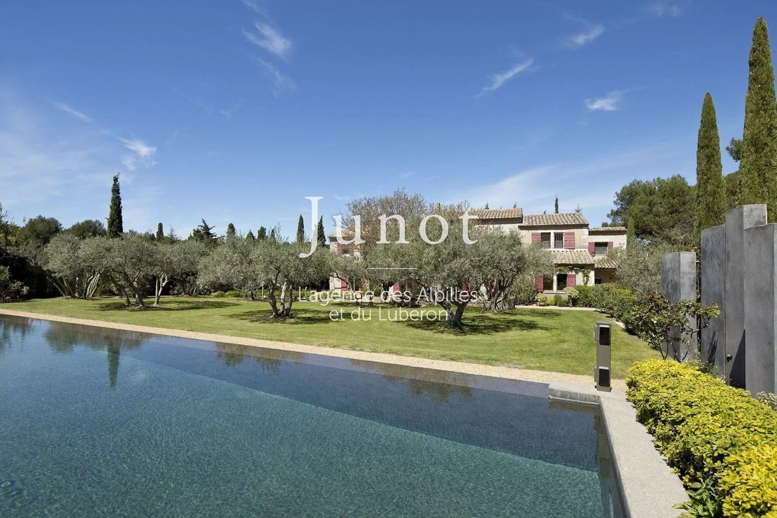 Country House in Saint-Rémy-de-Provence, Provence-Alpes-Côte d'Azur, France 3 - 18526599