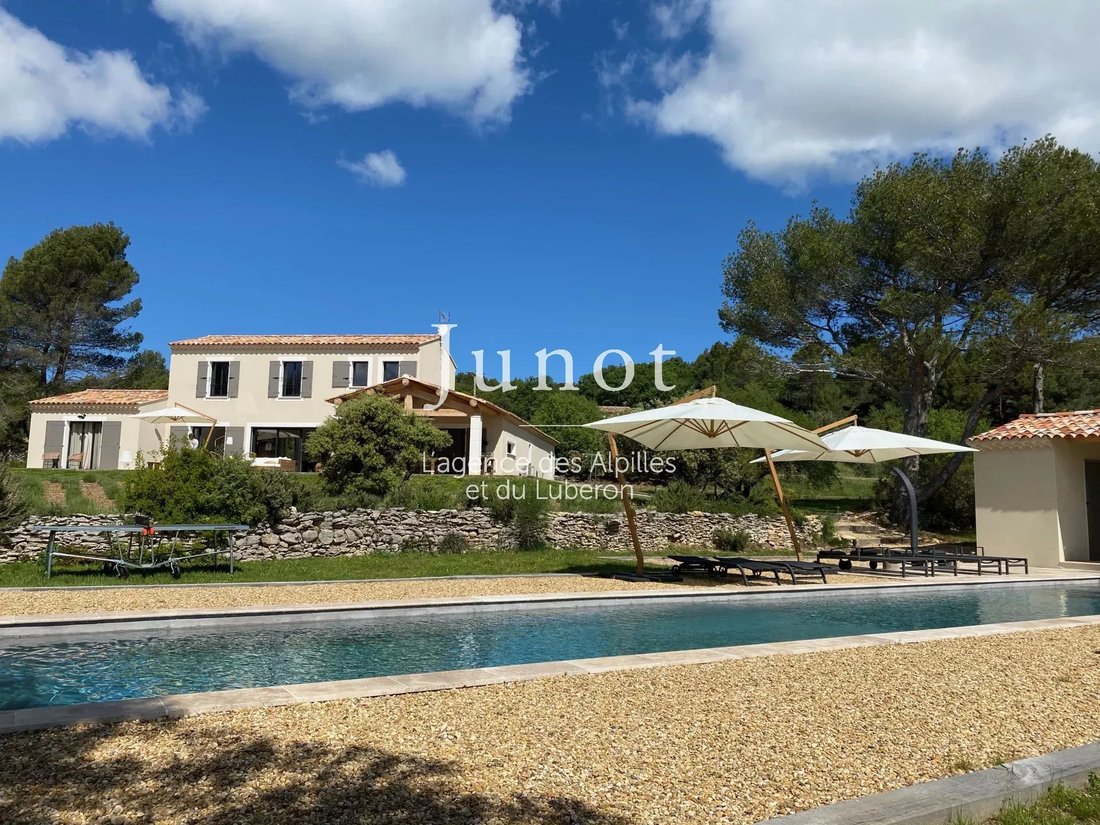 House in Joucas, Provence-Alpes-Côte d'Azur, France 1 - 13688388