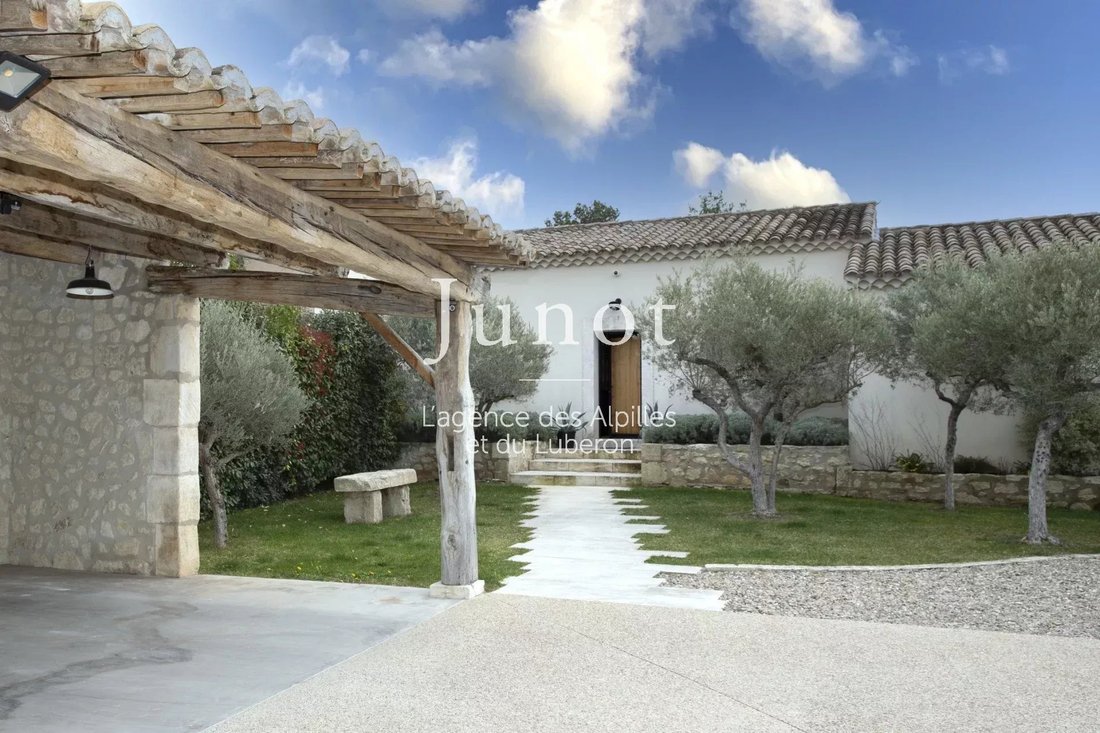 House in Eygalières, Provence-Alpes-Côte d'Azur, France 5 - 13687828