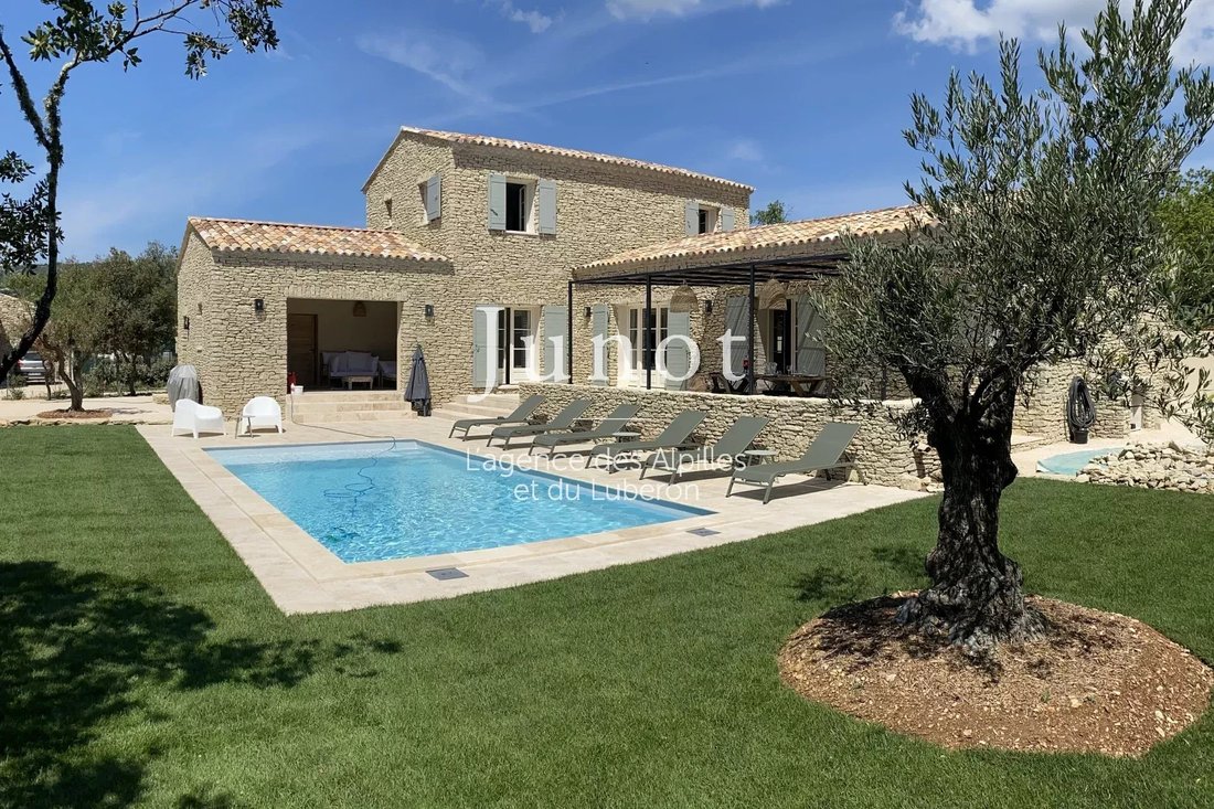 Country House in Gordes, Provence-Alpes-Côte d'Azur, France 1 - 13686575