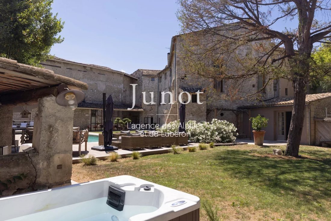 Estate in Nevons-route d'Apt, L'Isle-sur-la-Sorgue, France 3 - 12747217