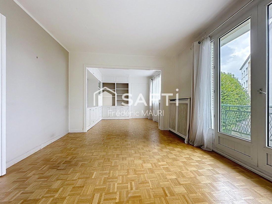 Apartment in Côte Saint Louis, Garches, France 1 - 18531780