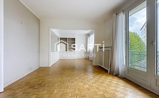 Apartment in Côte Saint Louis, Garches, France 1