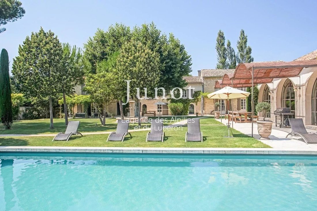 Country House in Saint-Rémy-de-Provence, Provence-Alpes-Côte d'Azur, France 1 - 13689035