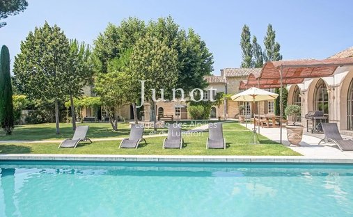 Country House in Saint-Rémy-de-Provence, Provence-Alpes-Côte d'Azur, France 1