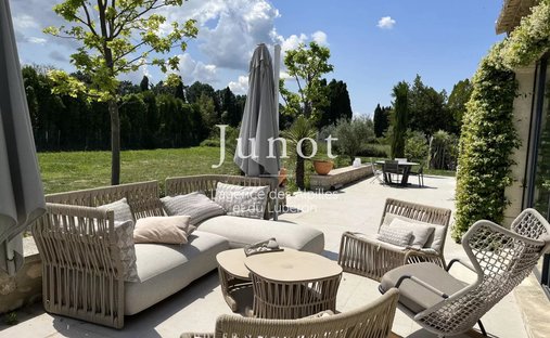 Country House in Saint-Rémy-de-Provence, Provence-Alpes-Côte d'Azur, France 1