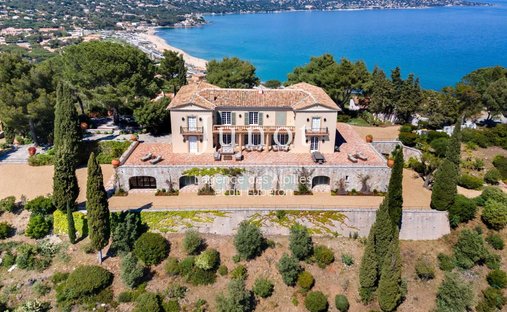 Country House in Ville-Les Saquedes-Le Bouillonnet, Sainte-Maxime, France 1