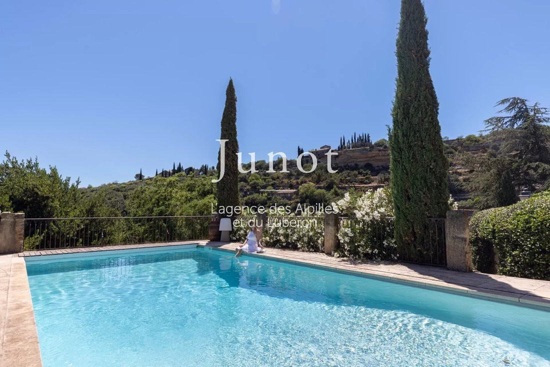Country House in Gordes, Provence-Alpes-Côte d'Azur, France 4 - 13688189