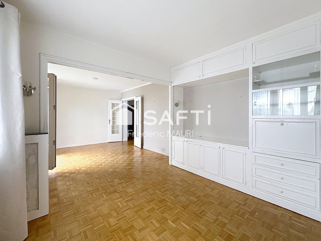 Apartment in Côte Saint Louis, Garches, France 3 - 18531780