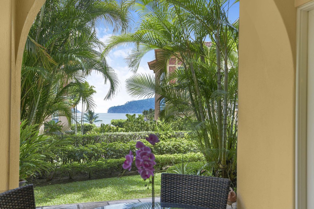 Condo in Playa Herradura, Puntarenas Province, Costa Rica 1 - 18531686