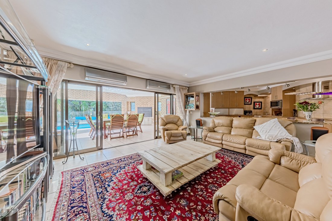 Estate in Featherbrooke Estate, Gauteng, South Africa 4 - 18531621