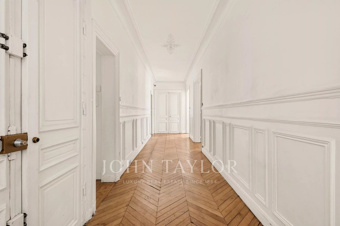 Apartment in Triangle d'Or, Paris 8e Arrondissement, Paris 4 - 18531615