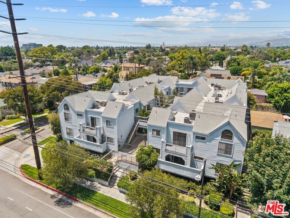 Burbank, California, United States 5 - 18535090