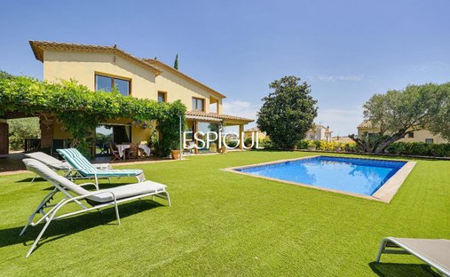 Villa en Montrás, Cataluña, España 1