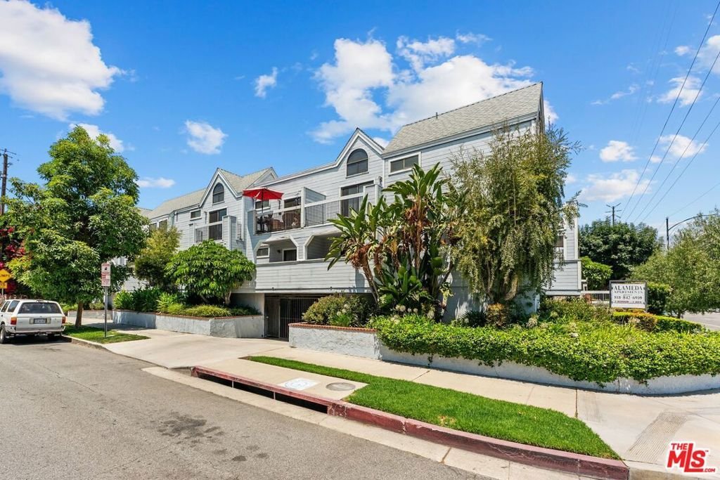 Burbank, California, United States 2 - 18535090