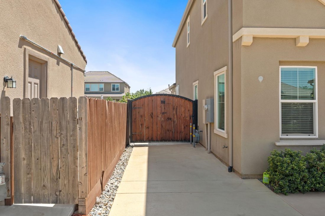 House in Clovis, California, United States 4 - 18534980