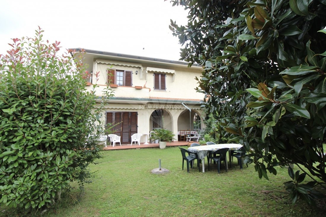 Villa in Pietrasanta, Tuscany, Italy 2 - 18107142
