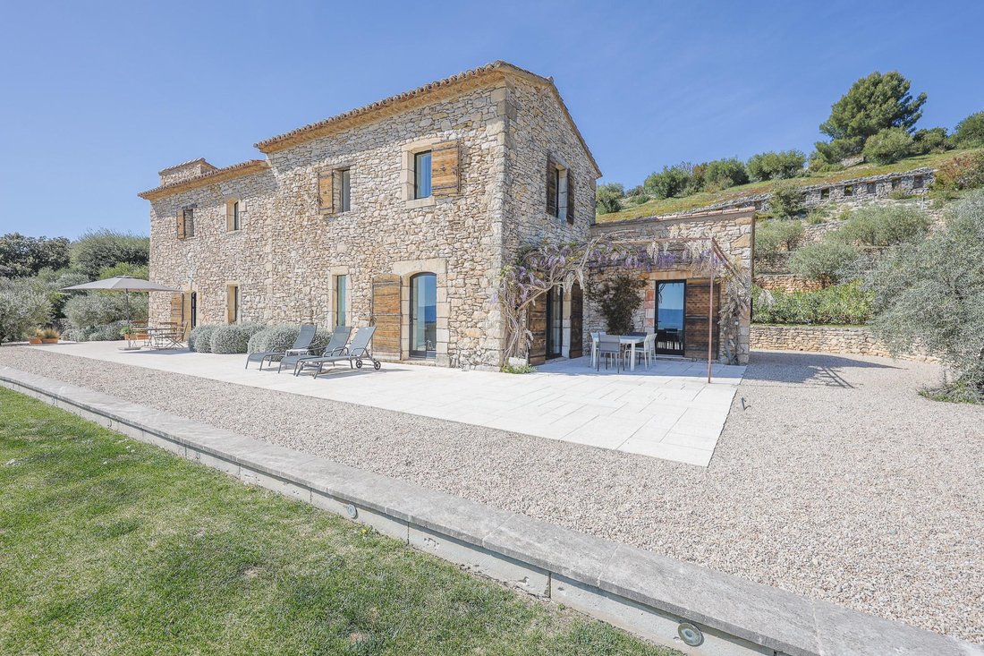 Estate in Gordes, Switzerland 1 - 18534072