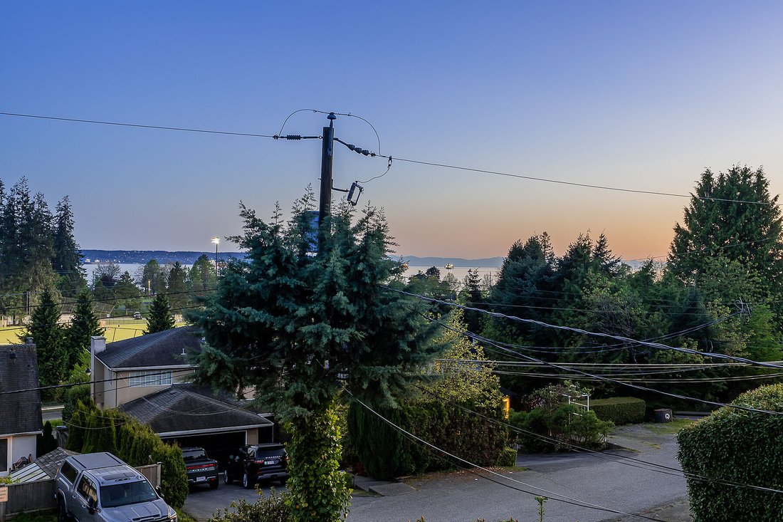 House in West Vancouver, British Columbia, Canada 3 - 18533841