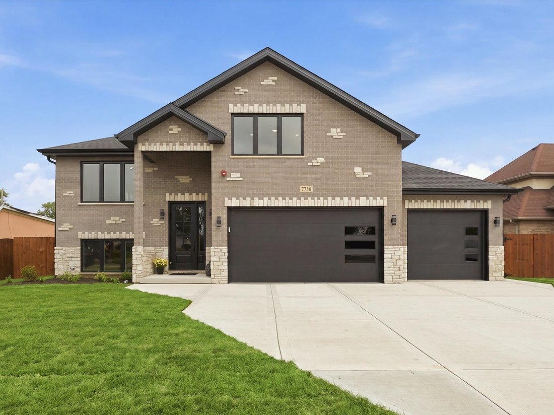 House in Bridgeview, Illinois, United States 2 - 18534974
