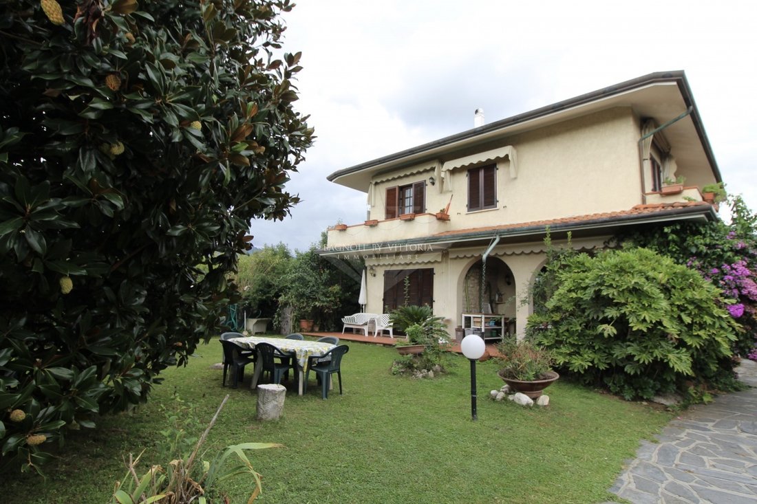 Villa in Pietrasanta, Tuscany, Italy 1 - 18107142