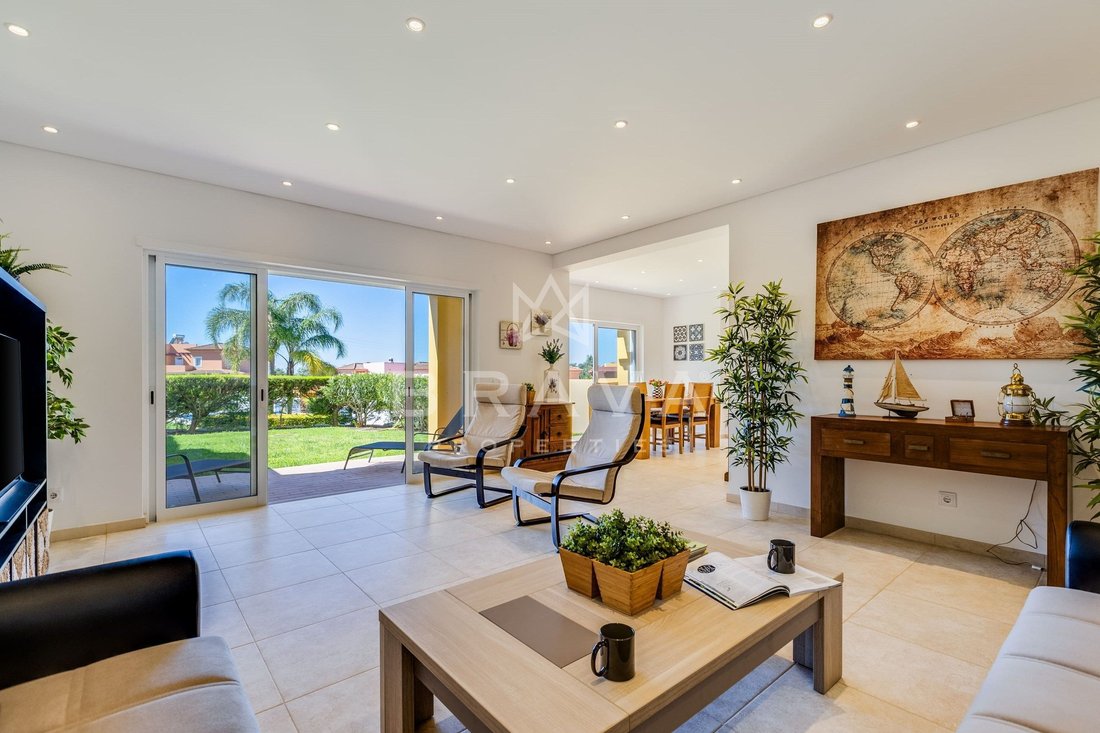 Villa in Quarteira, Algarve, Portugal 1 - 18536239