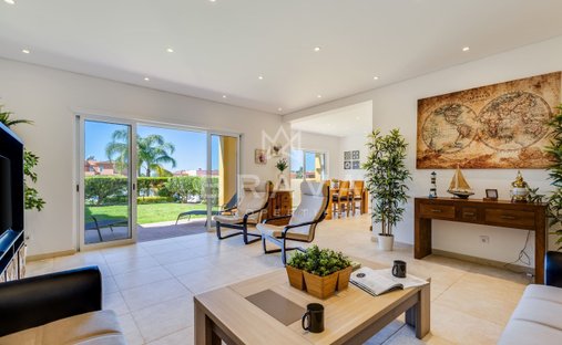Villa in Quarteira, Algarve, Portugal 1