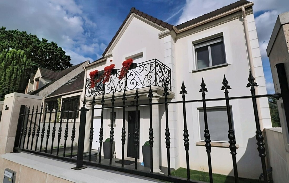 Villa in Gressy, Ile-de-France, France 1 - 18536569