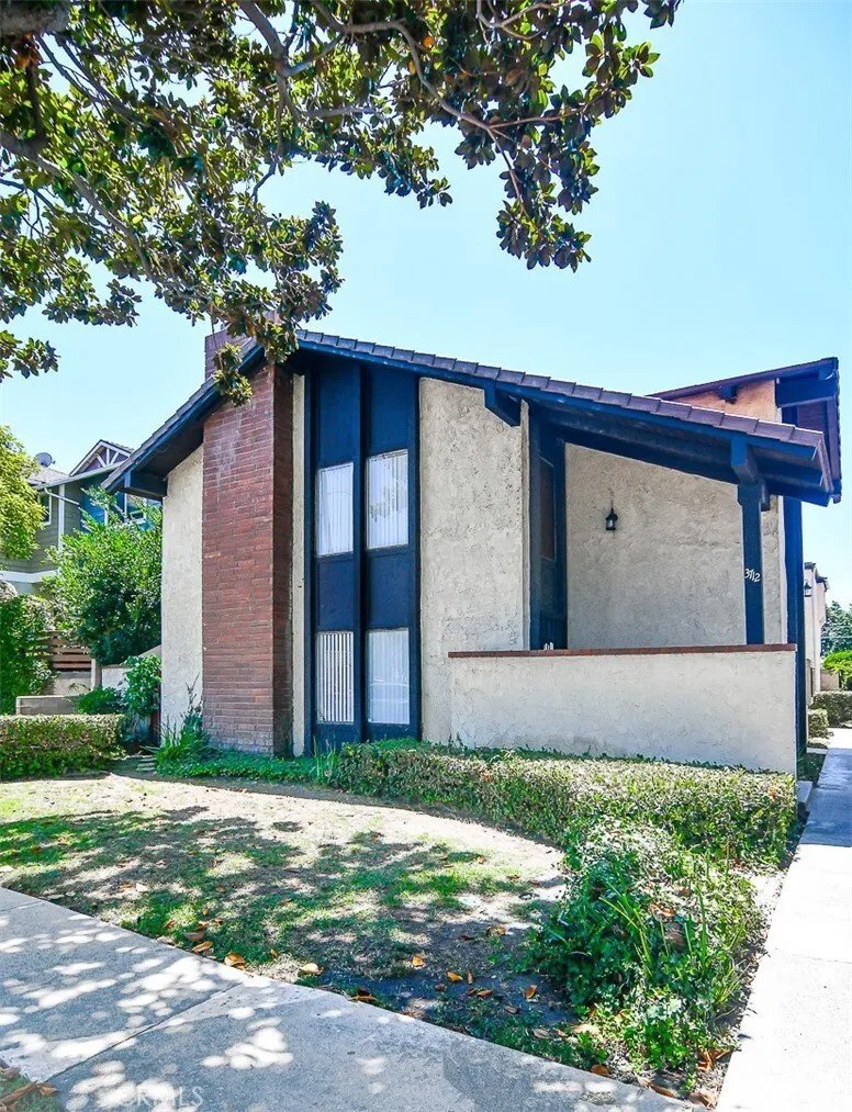 Los Alamitos, California, United States 1 - 18532948