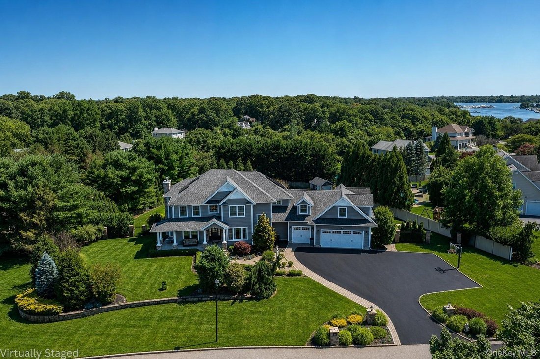 House in Center Moriches, New York, United States 3 - 18536027