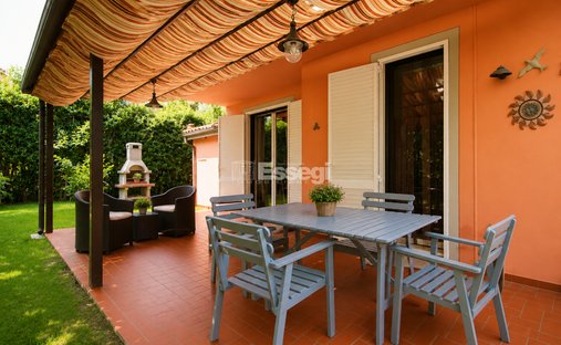 Villa in San Vito, Lucca, Italy 1