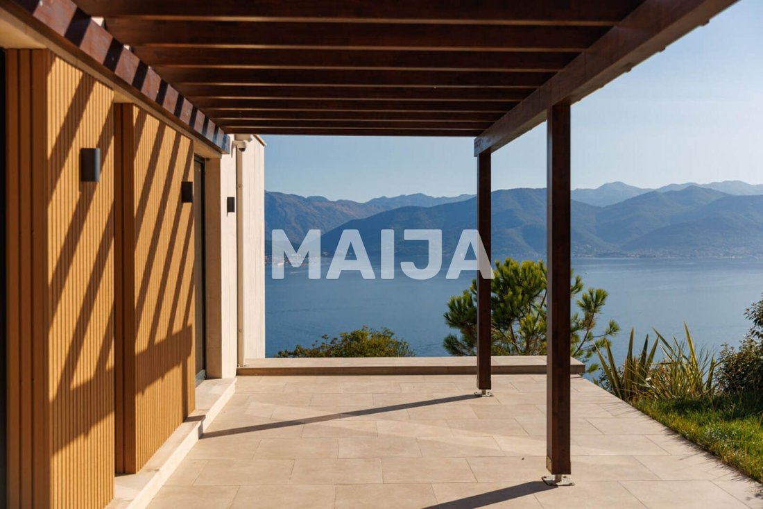 Villa in Đenovići, Herceg Novi Municipality, Montenegro 4 - 18534798