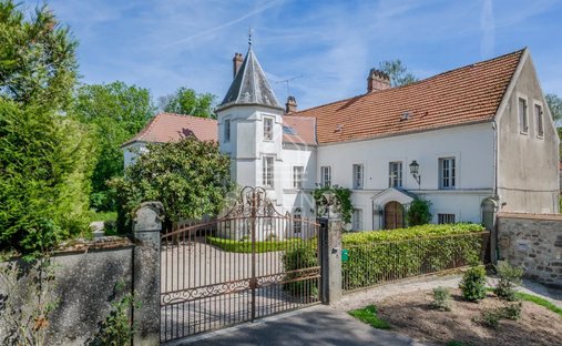 Estate in Le Plessis-Placy, Ile-de-France, France 1