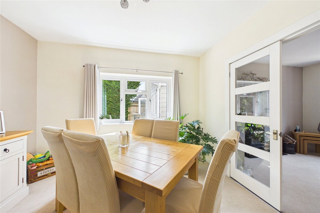 House in Surrey Heath, England 5 - 18532358