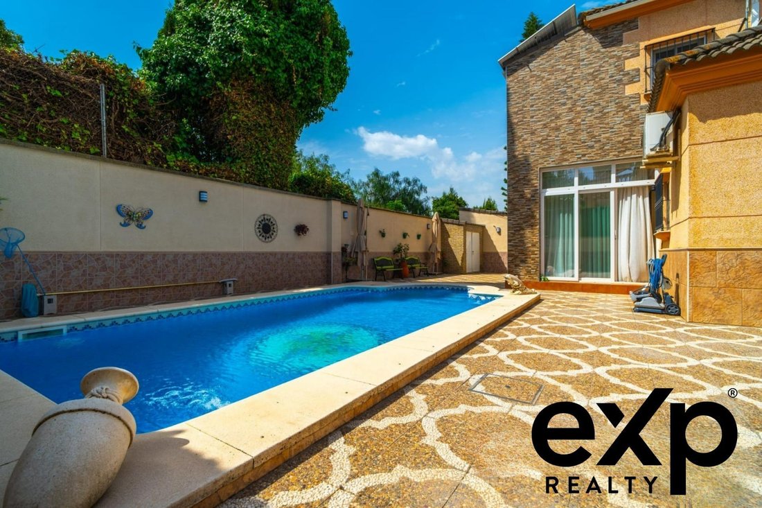 Villa in Montequinto, Dos Hermanas, Spain 1 - 18535541